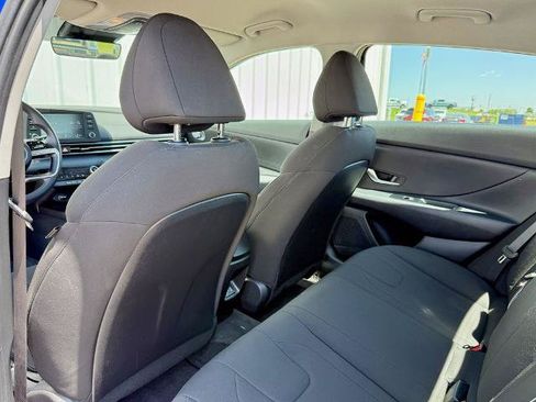 Used 2025 Hyundai Elantra Hybrid FWD image 13