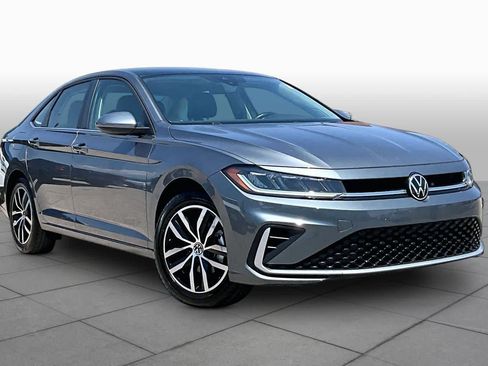Used 2025 Volkswagen Jetta SE FWD image 3