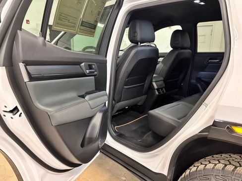 Used 2026 GMC Terrain AT4 AWD/4WD image 19
