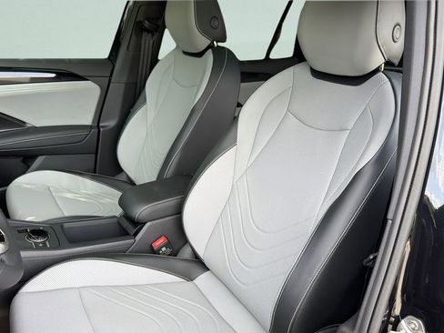 New 2026 Volkswagen Tiguan SE R-Line FWD image 21