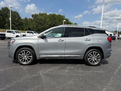 Used 2024 GMC Terrain Denali w/ Denali Premium Package AWD/4WD image 4