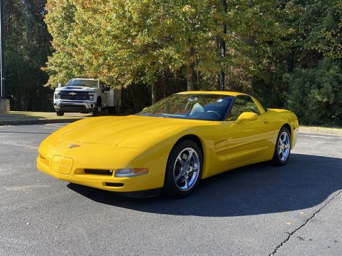 Used 2002 Chevrolet Corvette Coupe w/ Preferred Equipment Group2 image 5