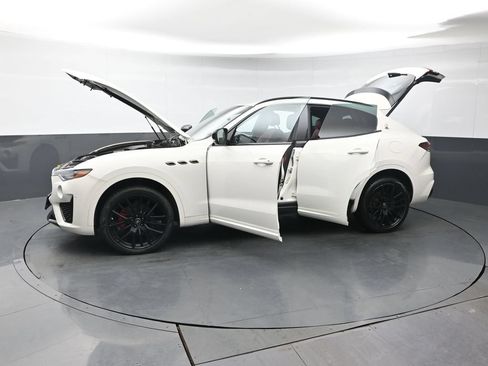 Used 2021 Maserati Levante AWD/4WD image 42