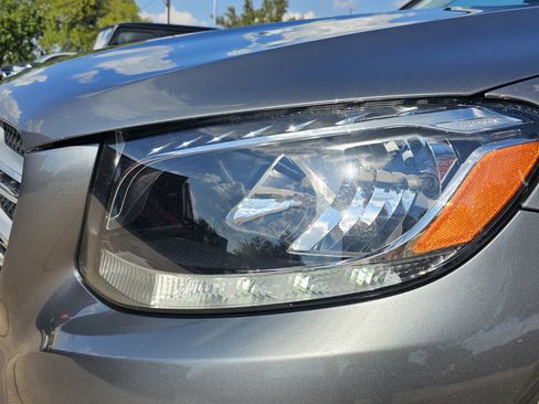 Used 2019 Mercedes-Benz GLC 300 w/ Premium Package image 11