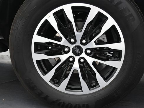 Used 2025 Ford Expedition Max Platinum AWD/4WD image 28