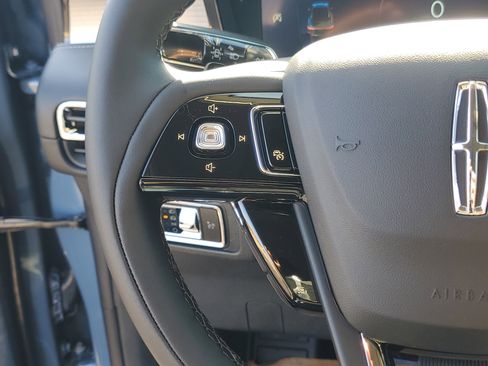 New 2026 Lincoln Corsair Premiere image 17