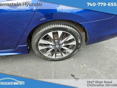 Used 2017 Nissan Sentra SR w/ Electronics Package FWD image 17