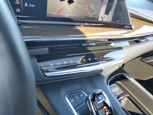 Certified 2024 Cadillac Escalade Premium Luxury Platinum image 24