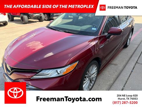 Used 2018 Toyota Camry XLE FWD image 1