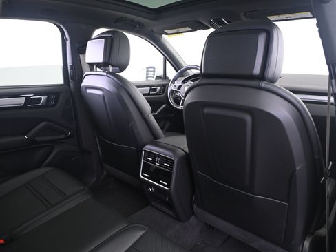 Certified 2023 Porsche Cayenne AWD/4WD image 17