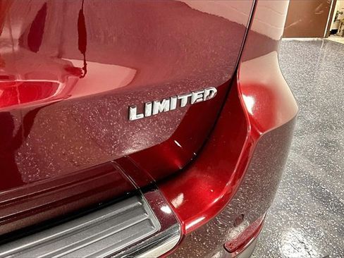 Used 2019 Jeep Grand Cherokee Limited image 24