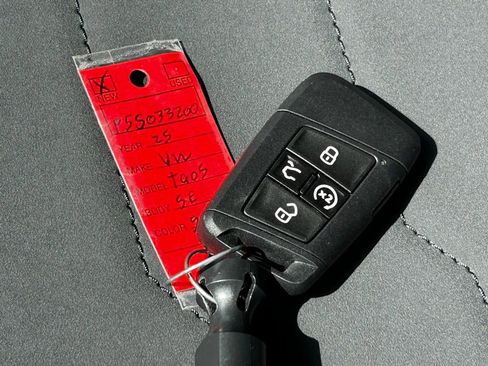 Used 2025 Volkswagen Taos SE image 48