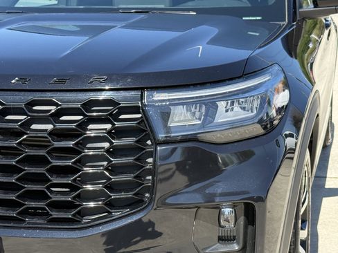 Used 2025 Ford Explorer ST-Line image 12
