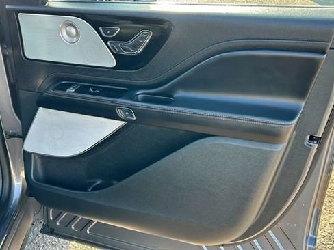 Used 2023 Lincoln Aviator Reserve w/ Equipment Group 201A image 10