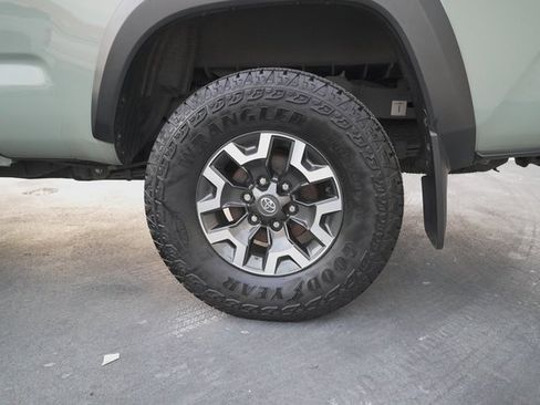 Certified 2023 Toyota Tacoma TRD Off-Road image 31