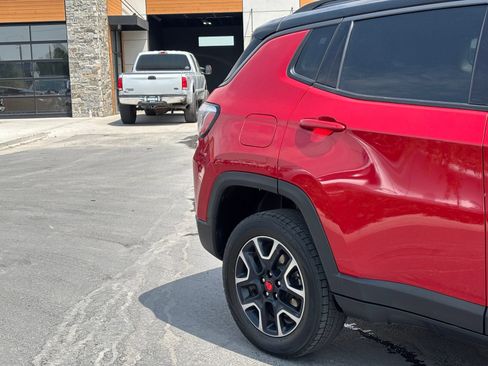 Used 2019 Jeep Compass Trailhawk w/ Cold Weather Group AWD/4WD image 3