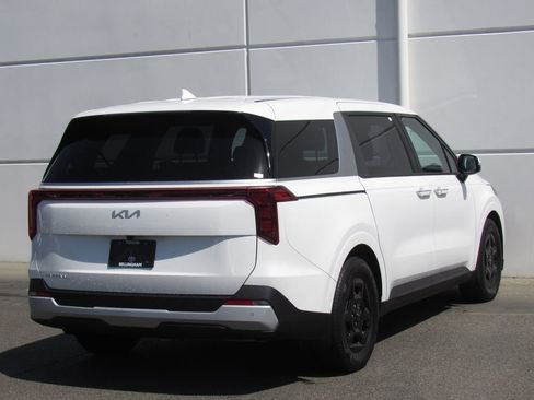 Used 2025 Kia Carnival FWD image 6