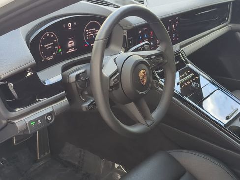 Used 2025 Porsche Panamera image 10