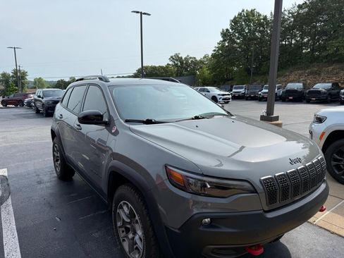 Used 2022 Jeep Cherokee Trailhawk AWD/4WD image 2