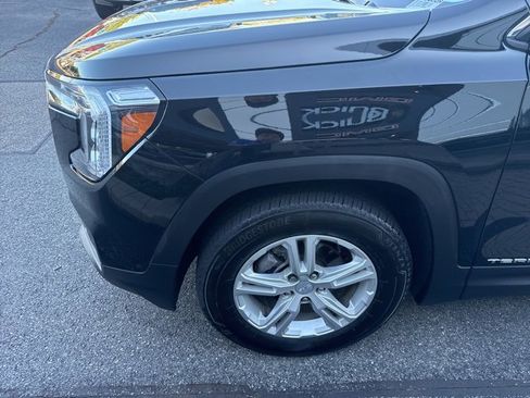 Used 2023 GMC Terrain SLE w/ Driver Convenience Package image 4