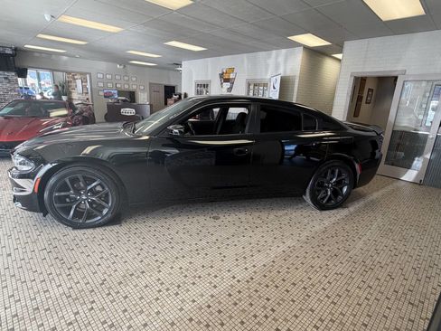 Used 2021 Dodge Charger SXT w/ Blacktop Package image 5