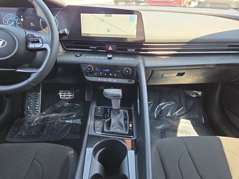 Used 2025 Hyundai Elantra SEL FWD image 22