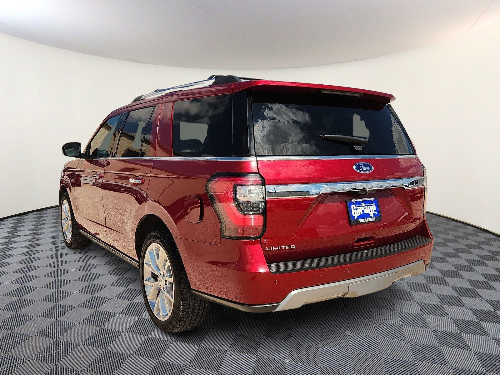 Used 2018 Ford Expedition Limited w/ Equipment Group 302A AWD/4WD image 3