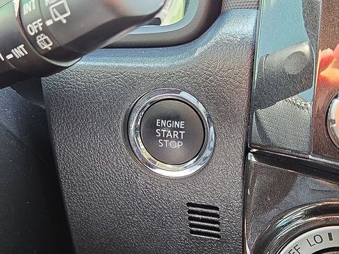 Used 2024 Toyota 4Runner TRD Off-Road Premium w/ Moonroof Package AWD/4WD image 32