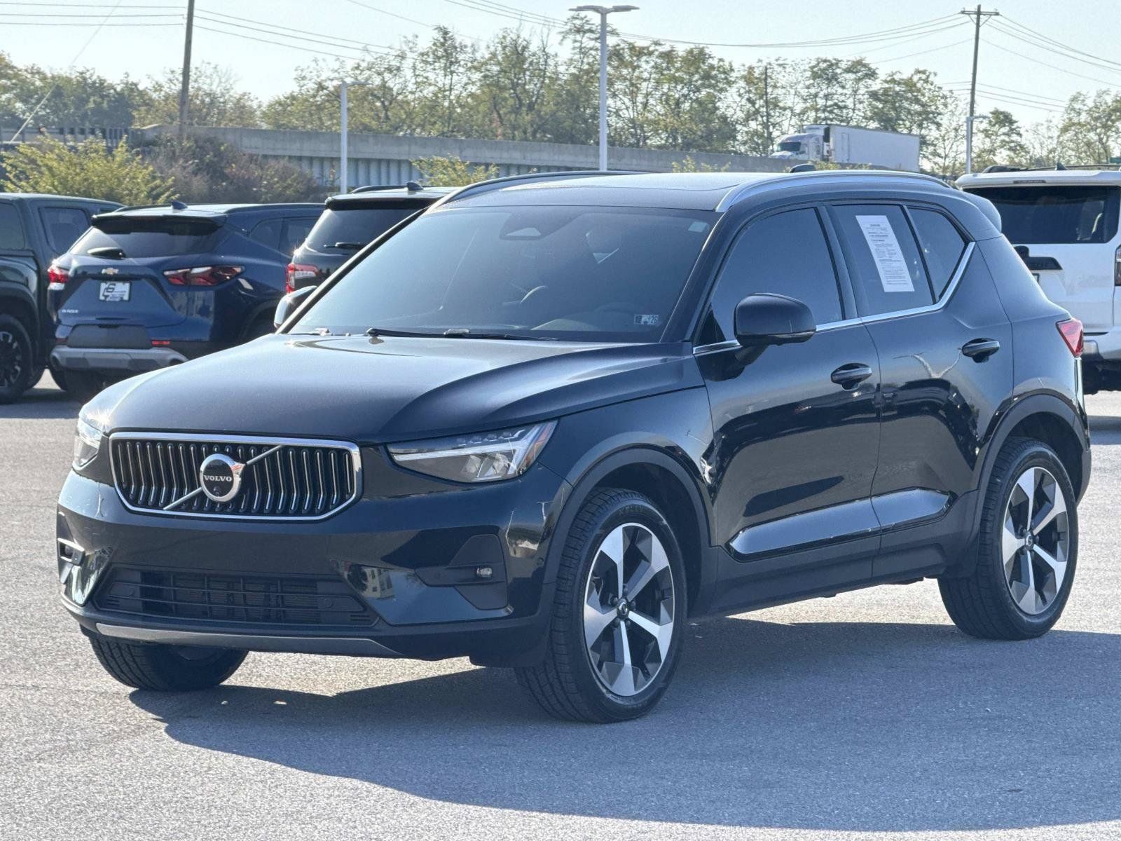Used 2024 Volvo XC40 B5 Plus AWD/4WD image 28