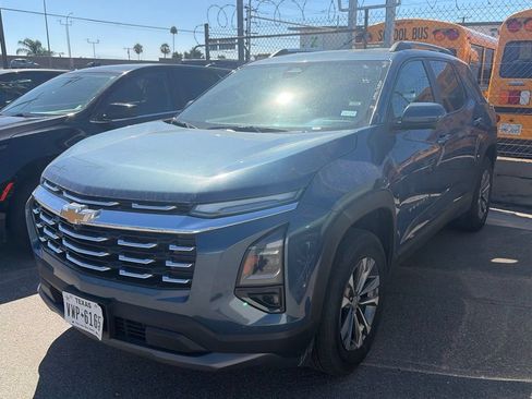 Used 2025 Chevrolet Equinox LT w/ Convenience Package II FWD image 2