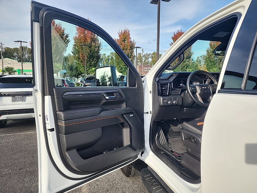 Used 2024 GMC Sierra 3500 AT4 AWD/4WD image 9