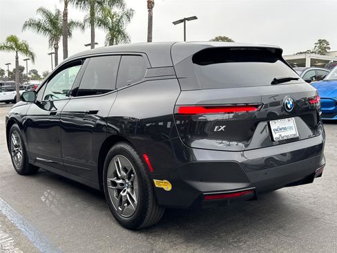 Used 2022 BMW iX xDrive50 w/ Dynamic Handling Package image 10