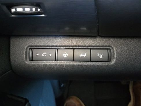 Used 2022 Nissan Pathfinder SL AWD/4WD image 17