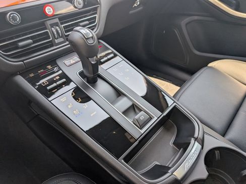 Certified 2026 Porsche Macan AWD/4WD image 16