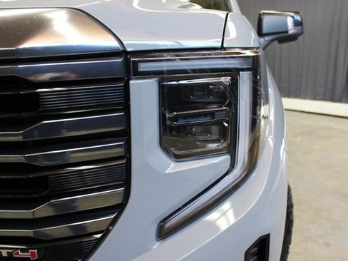 Used 2024 GMC Sierra 1500 AT4 w/ Technology Package AWD/4WD image 5