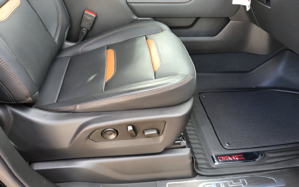 Used 2023 GMC Sierra 1500 AT4 w/ AT4 Premium Package AWD/4WD image 40