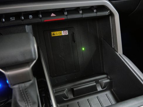 Used 2024 Toyota Tundra Limited AWD/4WD image 29