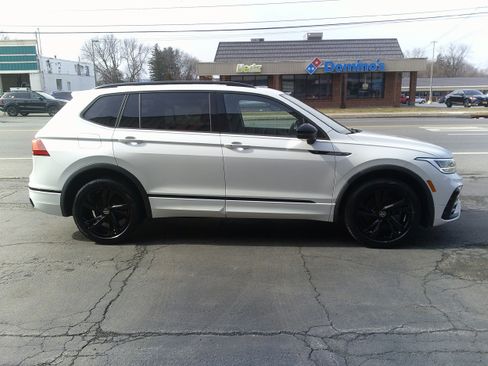 Used 2023 Volkswagen Tiguan SE R-Line image 6