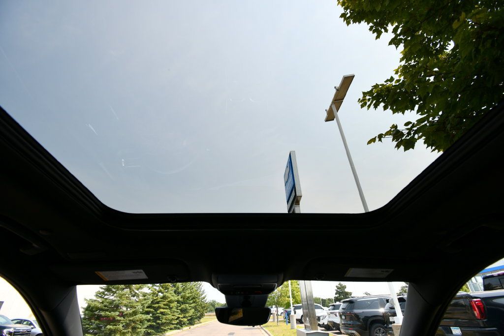 Used 2025 Chevrolet Traverse RS w/ LPO, Floor Liner Package AWD/4WD image 18
