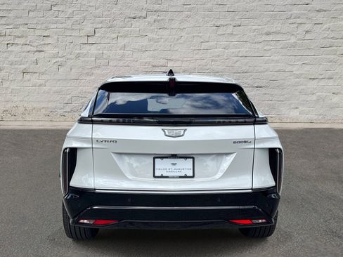 Used 2025 Cadillac Lyriq Luxury w/ LPO, Floor Liner Package AWD/4WD image 4