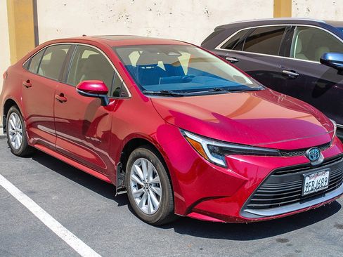 Used 2023 Toyota Corolla XLE FWD image 3