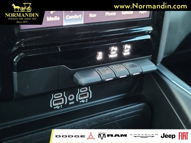 Used 2025 RAM 1500 Laramie AWD/4WD image 12