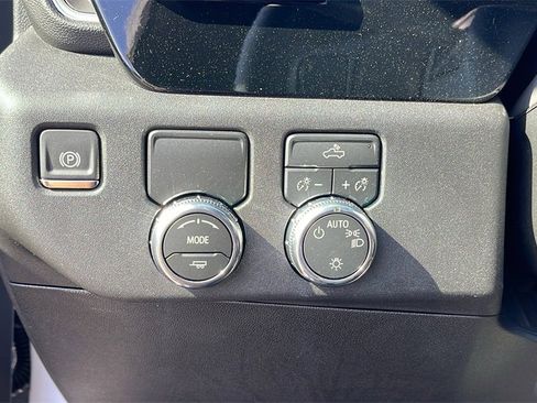 New 2026 GMC Sierra 1500 SLE image 23