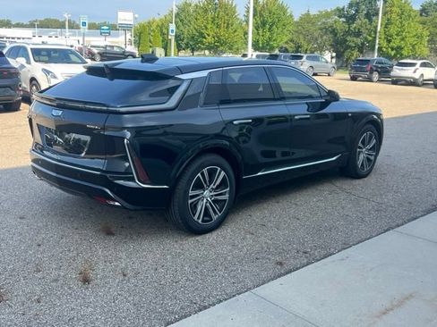 Certified 2024 Cadillac Lyriq Luxury AWD/4WD image 3