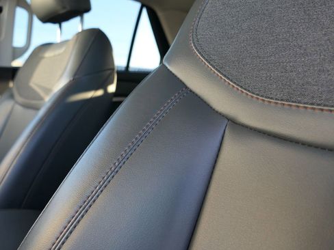 Used 2025 Ford Explorer Active w/ Active Comfort Package image 13