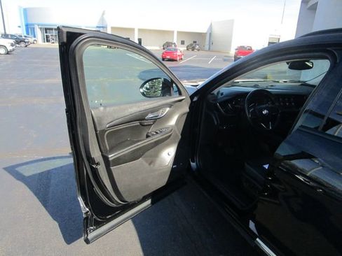 Used 2021 Buick Envision Essence w/ Technology Package I FWD image 17