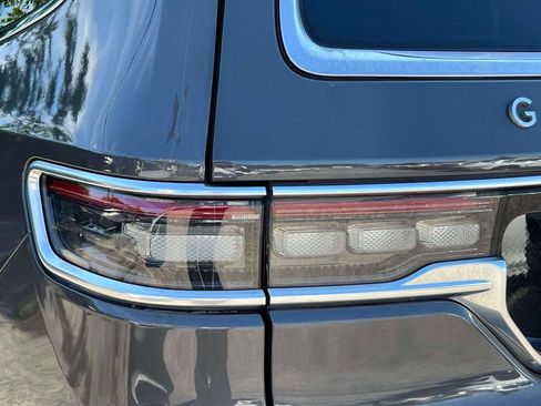 Used 2022 Jeep Grand Wagoneer Series II AWD/4WD image 11