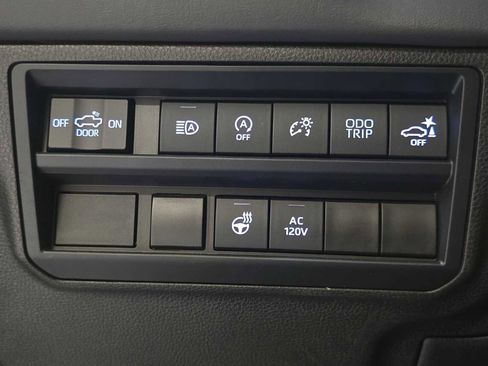 Used 2024 Toyota Tundra Platinum AWD/4WD image 18