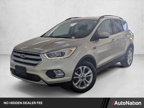 Used 2017 Ford Escape SE w/ Equipment Group 201A FWD image 1
