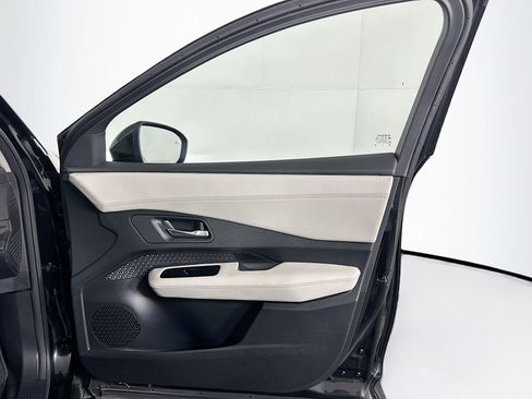 Used 2023 Nissan Ariya FWD image 33